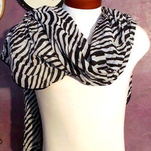 Lightweight Scarf White & Black Striped